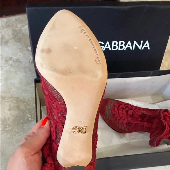 Dolce & Gabbana Red Lace Pointed-Toe Stilettos - Picture 2 of 7